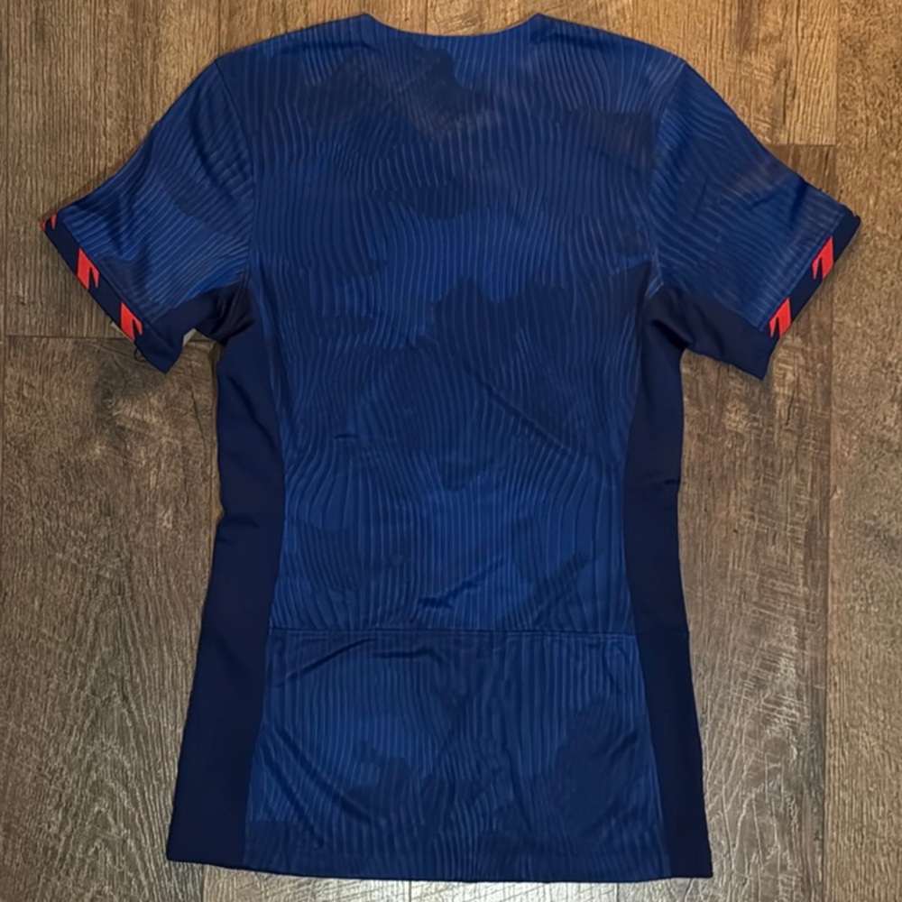 Nike Team USA Women’s Soccer Jersey - Picture 2 of 3